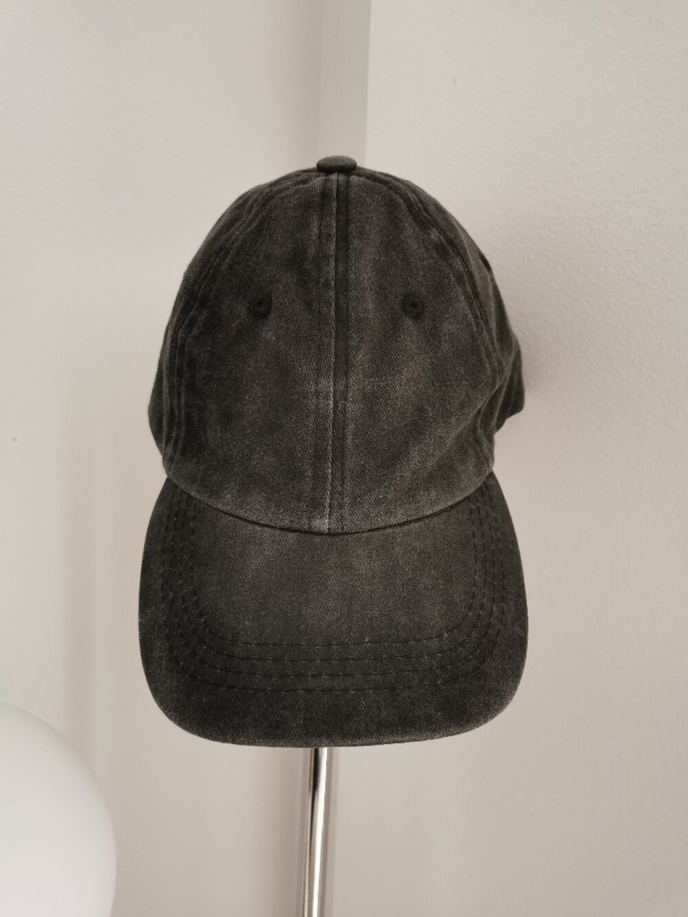 Vintage washed black cap